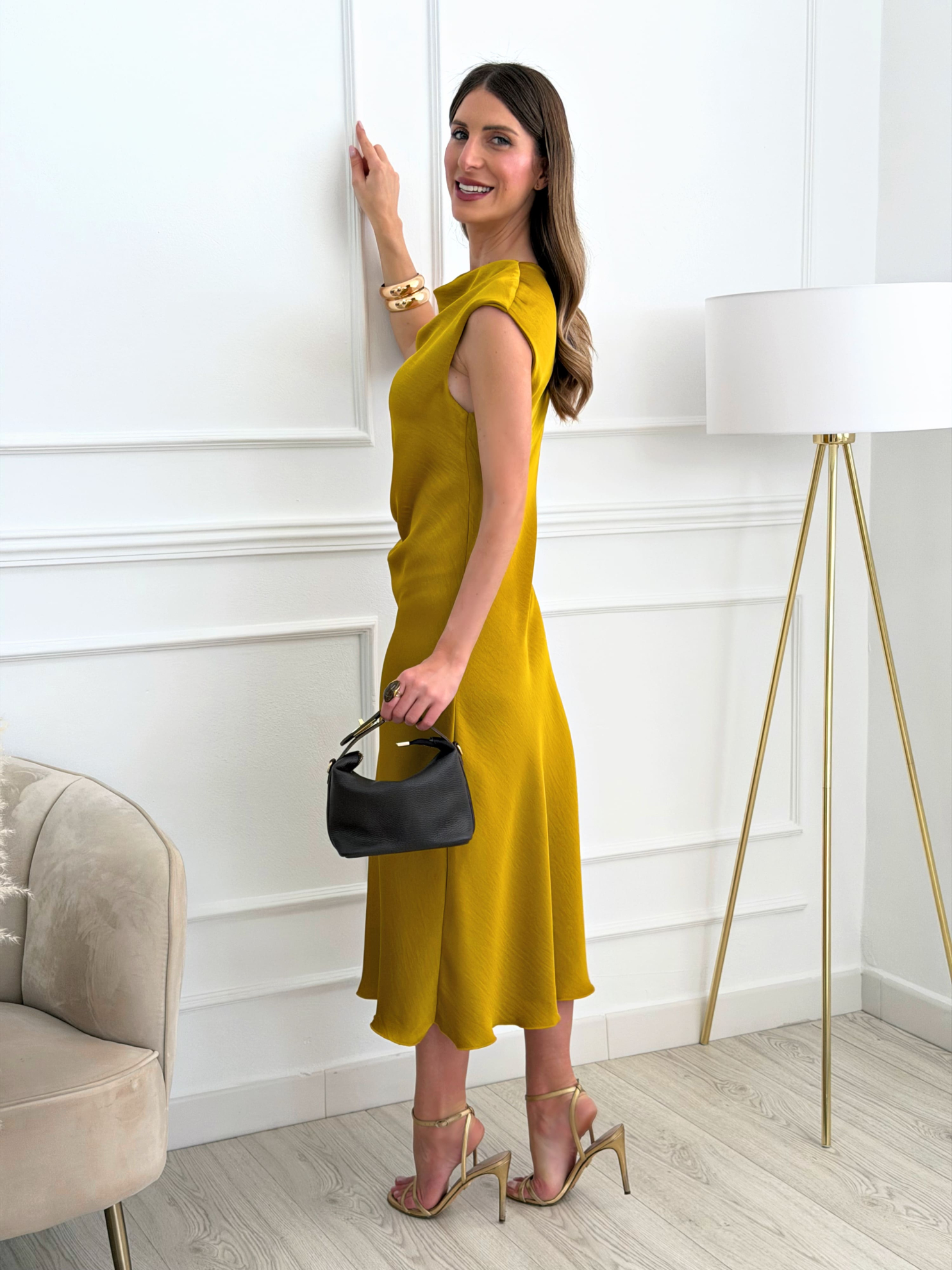vestido-satinado-mostaza-midi2